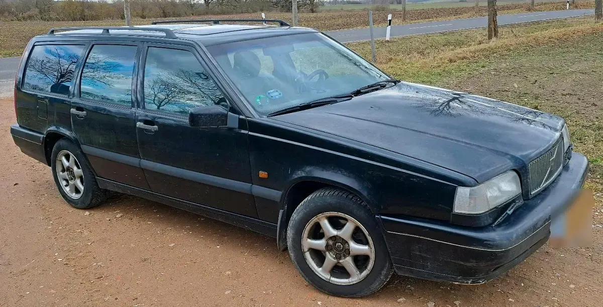 Second-hand Volvo 850 144 CP (105 kW) 1995 Negru Break