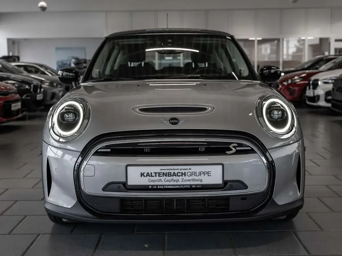 Gebraucht Mini Cooper SE Essential 135 kW (184 PS) 2023 Silber Kleinwagen