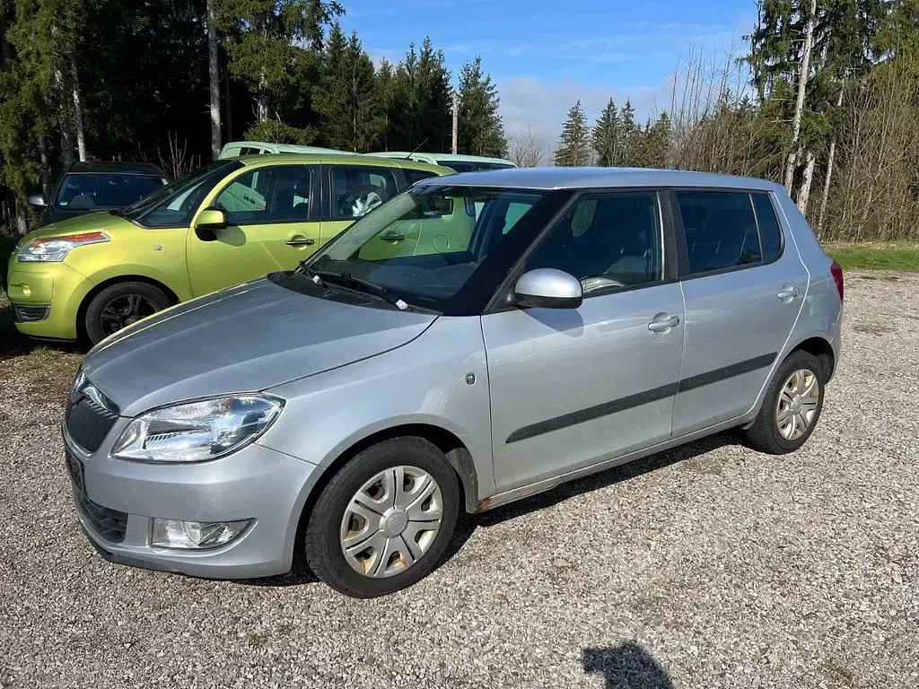 Gebraucht Skoda Fabia Ambiente 86 PS (63 kW) 2010 Silber Limousine