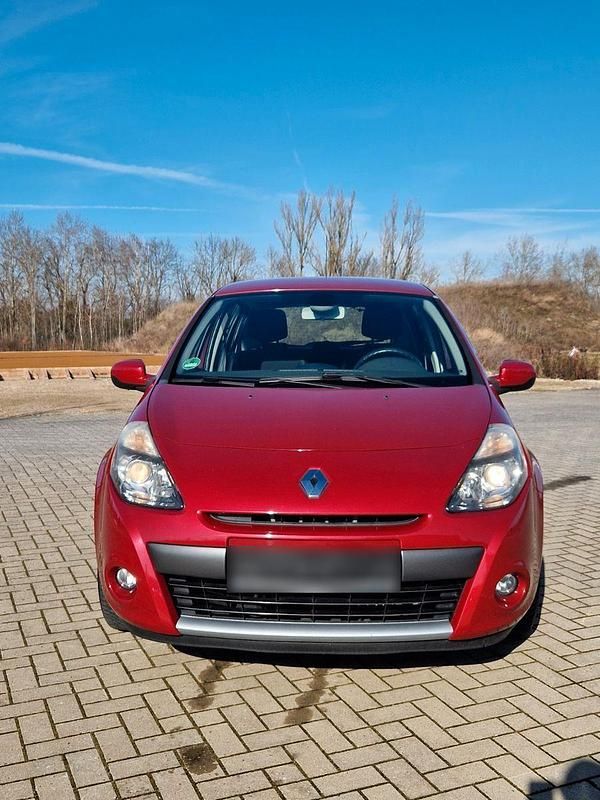 Gebraucht Renault Clio II 75 PS (55 kW) 2010 Rot Kleinwagen