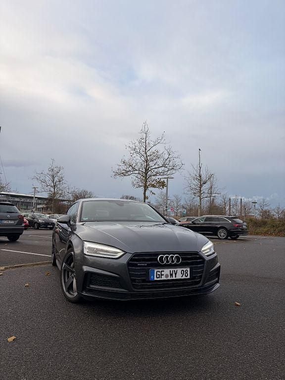 Grau Gebraucht 2019 Audi A5 S-Line Limousine | 22.999 € (Superpreis) - Bild 1/4