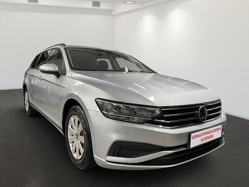 Gebraucht VW Passat 150 PS (110 kW) 2022 Silber Kombi