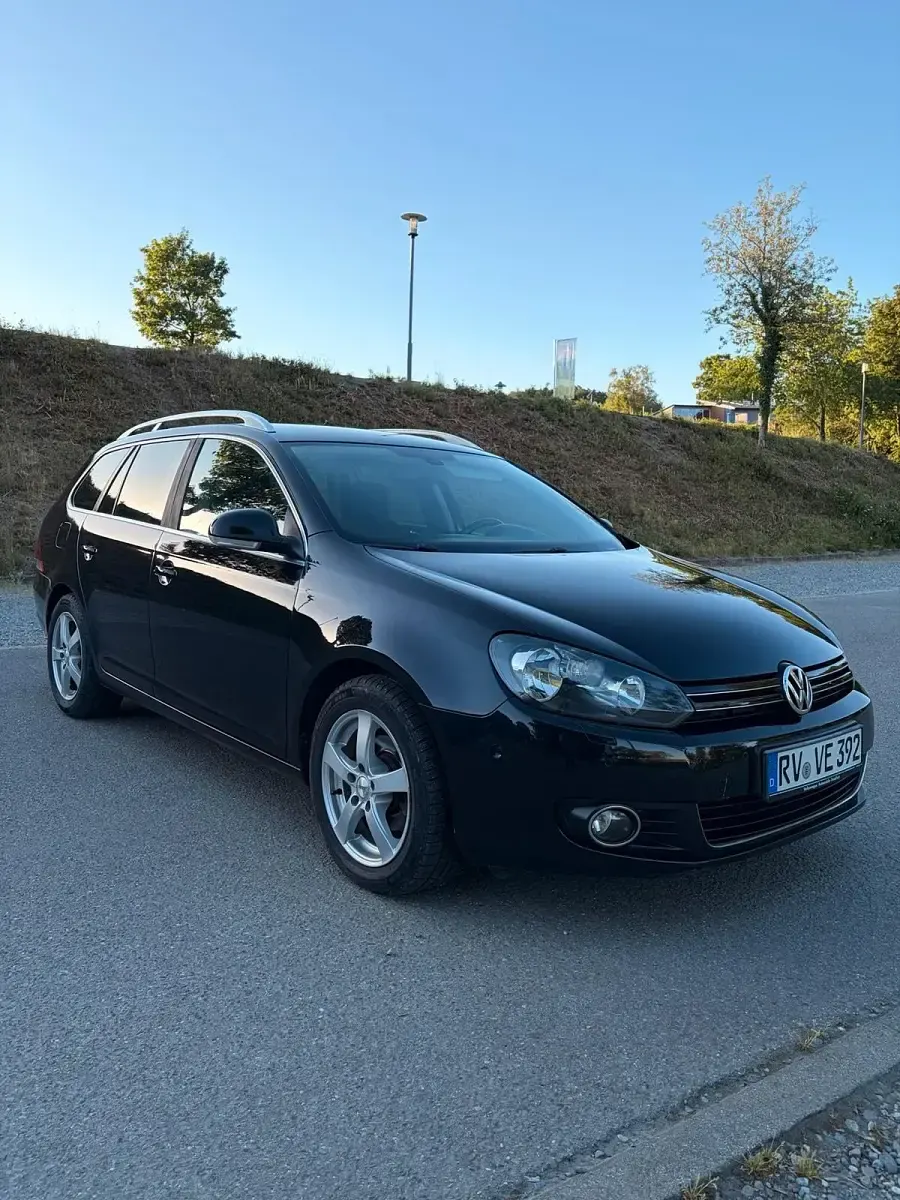 Gebraucht VW Golf VI 105 PS (77 kW) 2011 Schwarz Kleinwagen