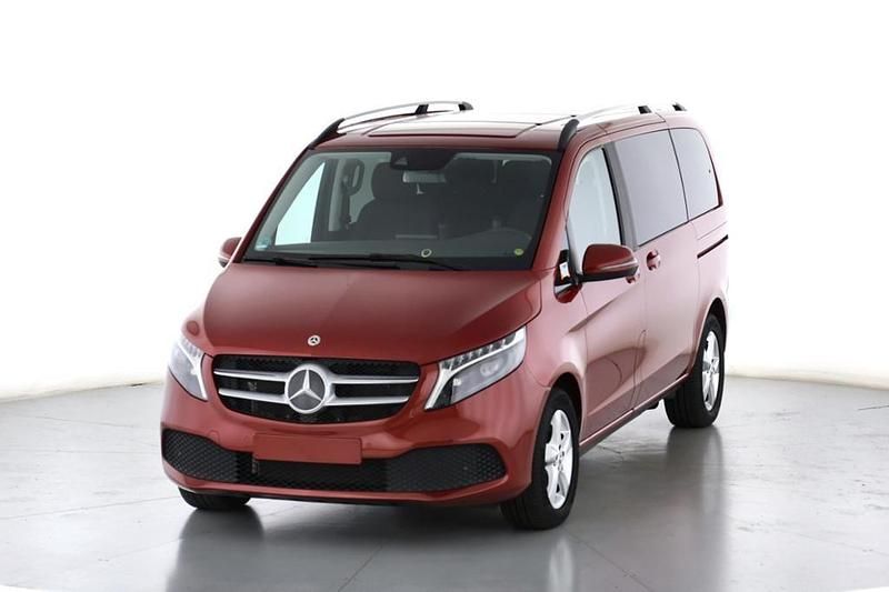 Rot Gebraucht 2024 Mercedes V220 Edition Van / Kleinbus | 56.910 € (Fairer Preis) - Bild 1/4