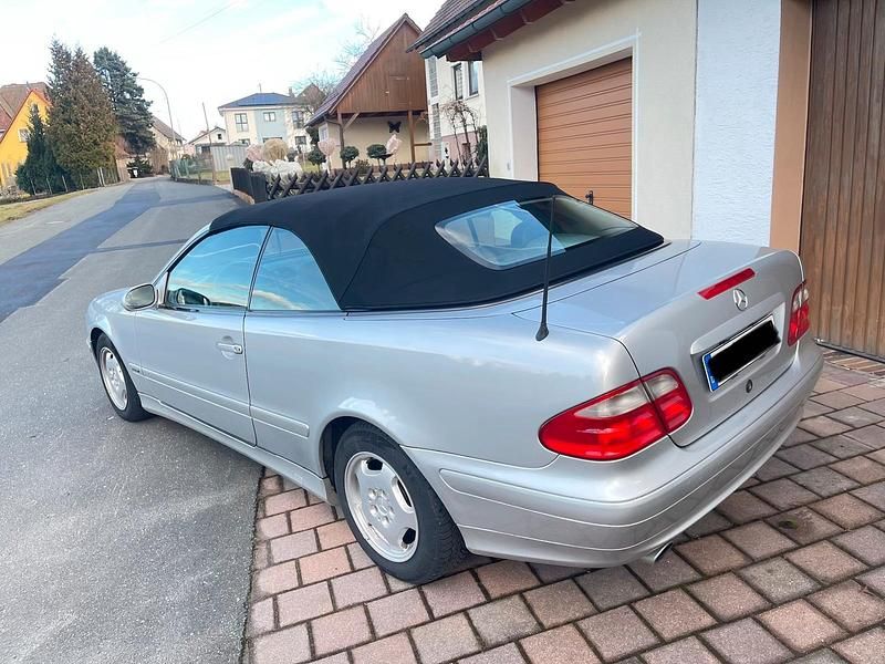 Gebraucht Mercedes CLK200 136 PS (100 kW) 1999 Silber Cabrio