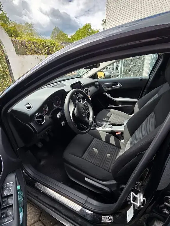 Gebraucht Mercedes A160 102 PS (75 kW) 2016 Schwarz Limousine