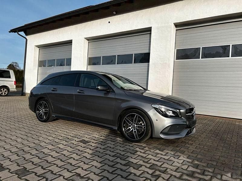 Grau Gebraucht 2017 Mercedes CLA220 Shooting Brake Kombi | 20.900 € (Guter Preis) - Bild 1/4