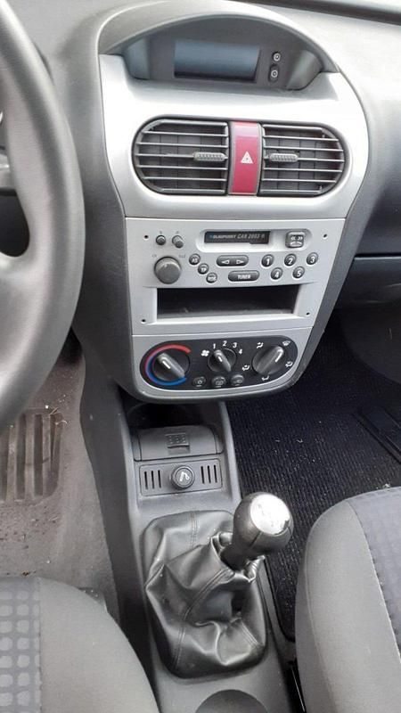 Gebraucht Opel Corsa Njoy 75 PS (55 kW) 2003 Silber Kleinwagen