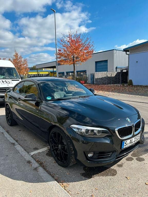 Schwarz Gebraucht 2017 BMW 218 Advantage Coupé | 16.999 € (Fairer Preis) - Bild 1/4