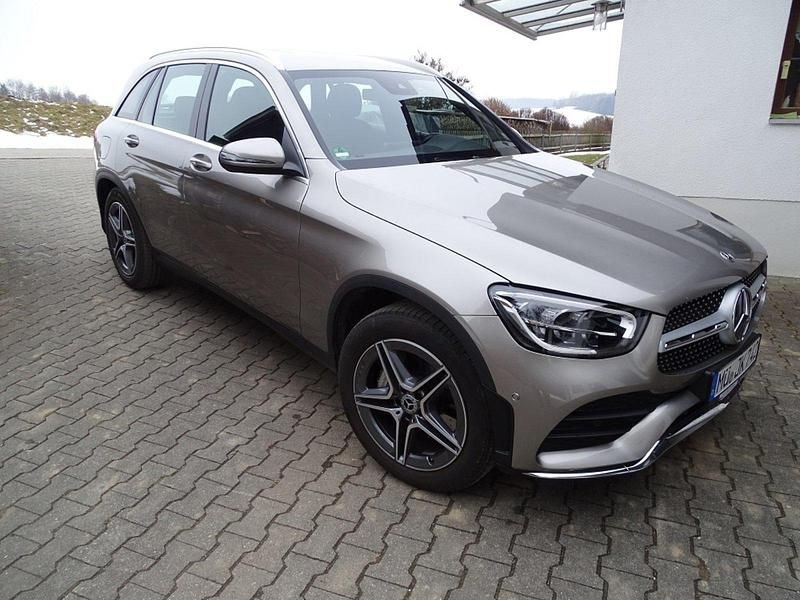 Gebraucht Mercedes GLC200 AMG 197 PS (144 kW) 2022 Silber SUV