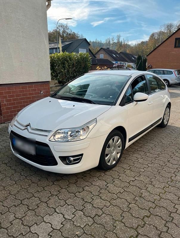 Weiß Gebraucht 2009 Citroën C4 Limousine | 2.000 € (Fairer Preis) - Bild 1/4