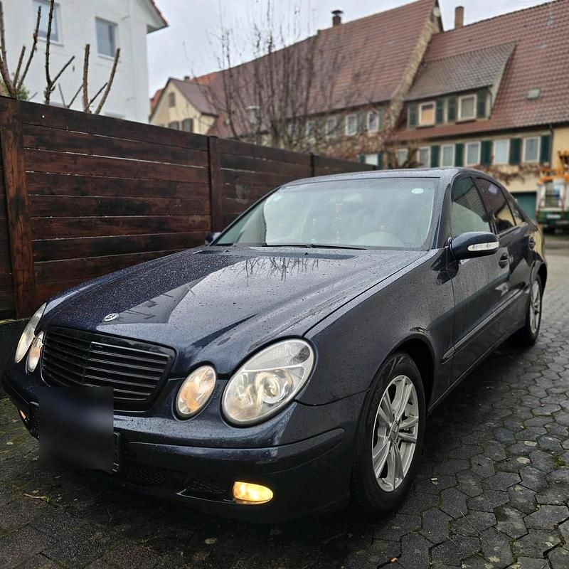 Gebraucht Mercedes E200 122 PS (89 kW) 2004 Blau Limousine