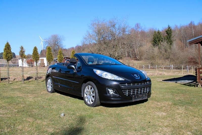 Gebraucht Peugeot 207 CC Active 120 PS (88 kW) 2014 Schwarz Cabrio