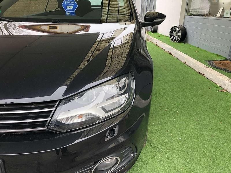 Gebraucht VW Eos Basis 122 PS (89 kW) 2012 Deep black perleffekt Cabrio