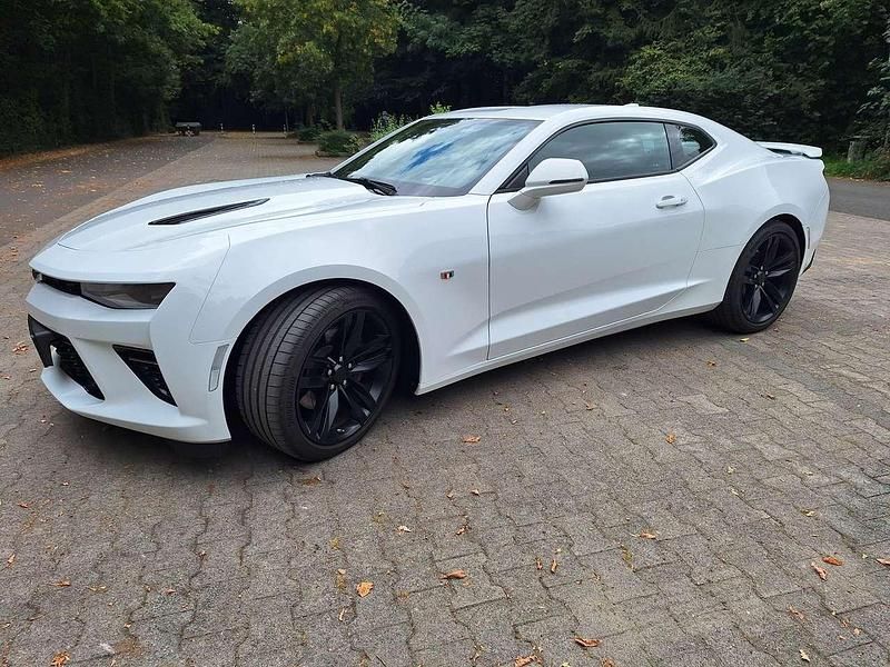 Weiß Gebraucht 2018 Chevrolet Camaro Coupé | 39.950 € (Guter Preis) - Bild 1/4