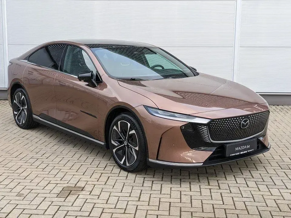 Neu Mazda 6e Takumi-Line 189 kW (258 PS) 2026 Braun Limousine