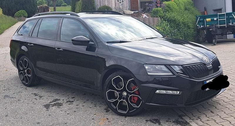 Schwarz Gebraucht 2020 Skoda Octavia RS Kombi | 24.998 € (Superpreis) - Bild 1/4