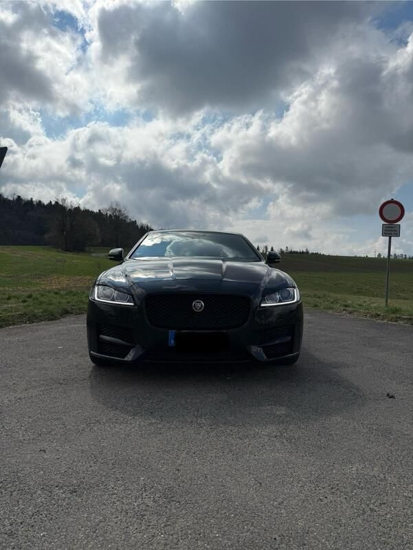 Schwarz Gebraucht 2016 Jaguar XF R-Sport Limousine | 19.300 € (Fairer Preis) - Bild 1/4