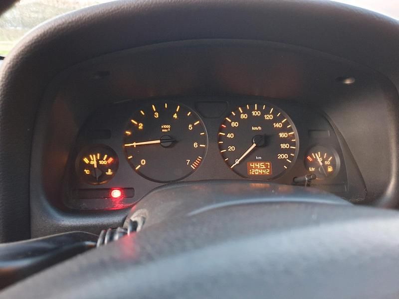 Gebraucht Opel Astra 80 PS (58 kW) 1999 Rot Limousine