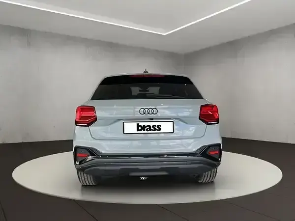 Neu Audi Q2 Ambiente 150 PS (110 kW) 2026 Pfeilgrau perleffekt SUV