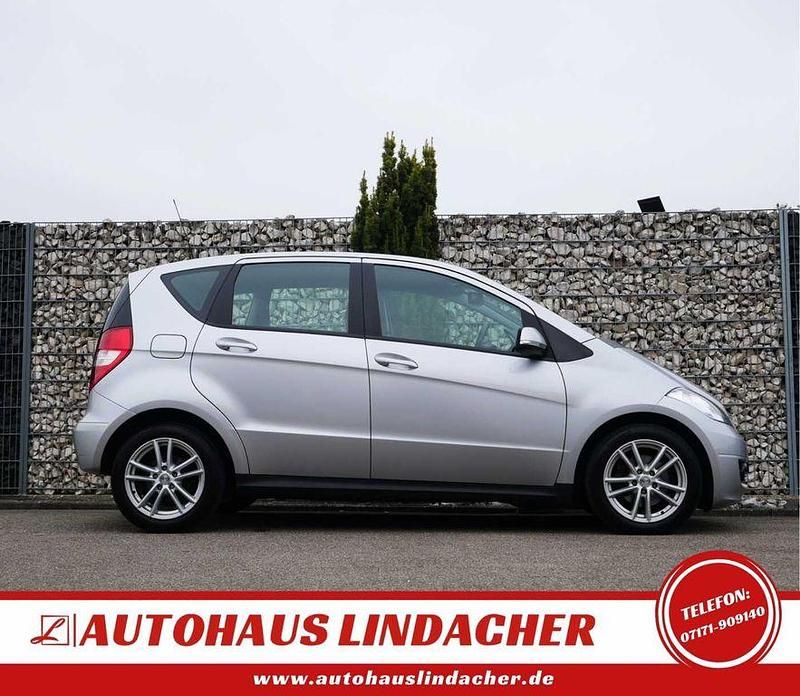 Gebraucht Mercedes A180 Classic 116 PS (85 kW) 2011 Silber Limousine
