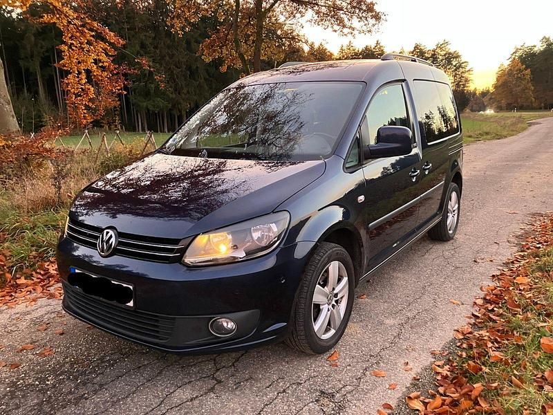Second-hand VW Caddy 109 CP (80 kW) 2013 Albastru Monovolum