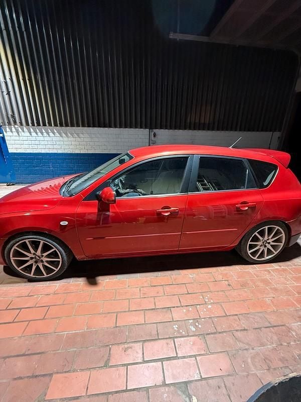 Gebraucht Mazda 3 105 PS (77 kW) 2005 Rot Kleinwagen