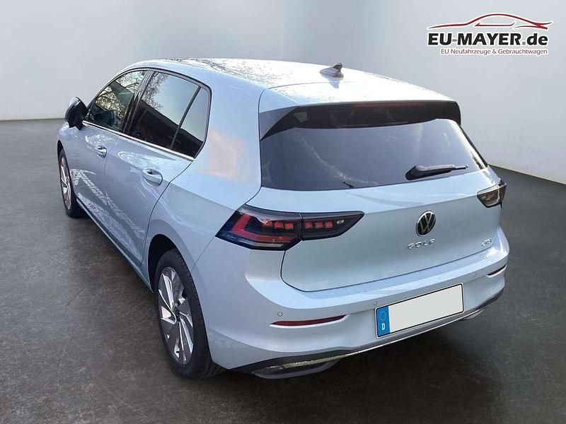 Neu VW Golf VIII 116 PS (85 kW) 2026 Oyster silber metallic  limited Limousine