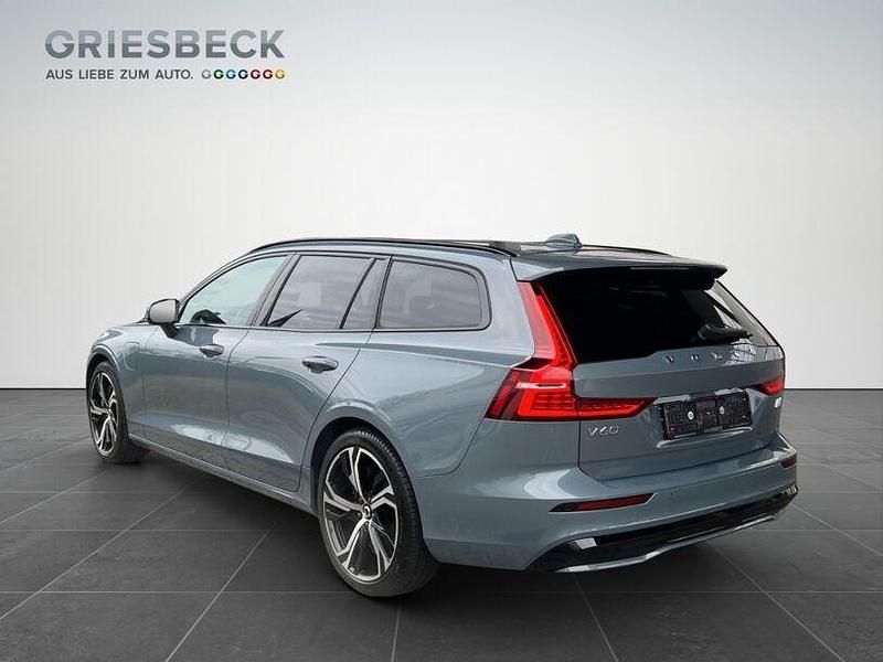 Gebraucht Volvo V60 Plus 455 PS (334 kW) 2023 Thunder grey / metallic Kombi
