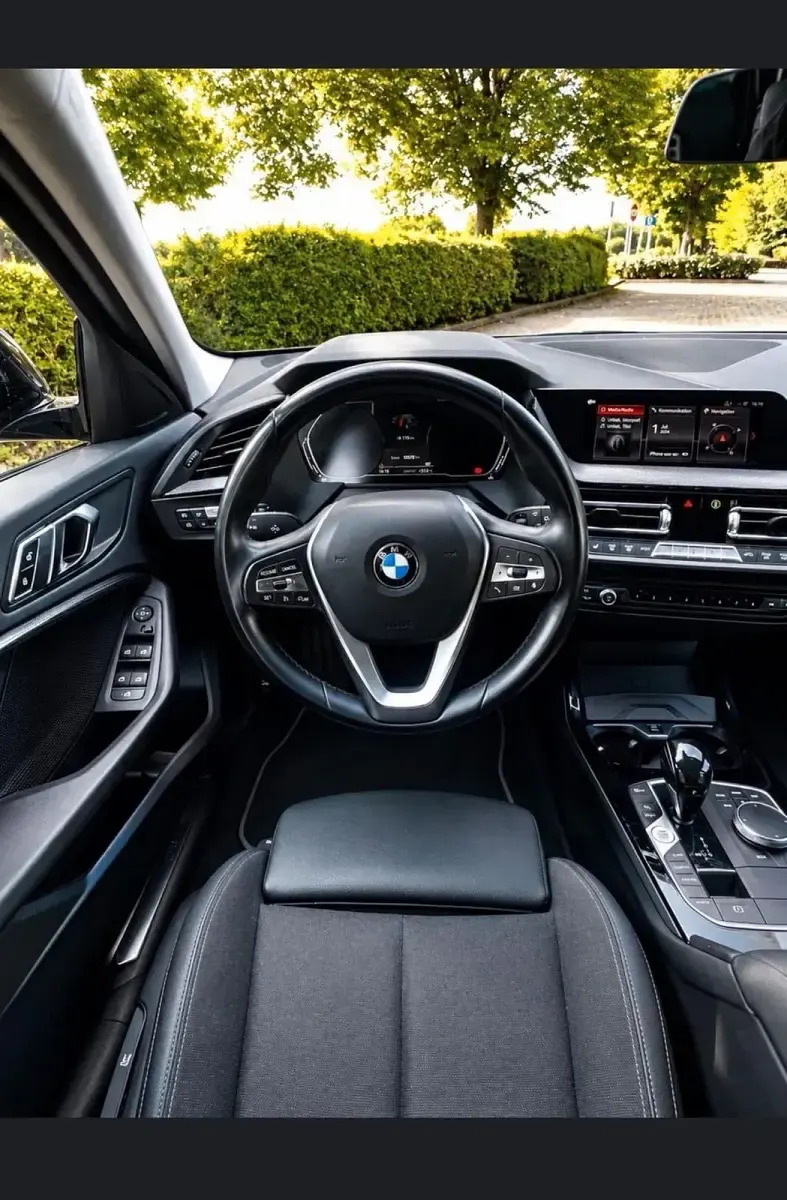 Gebraucht BMW 118 Advantage 140 PS (102 kW) 2020 Schwarz Limousine