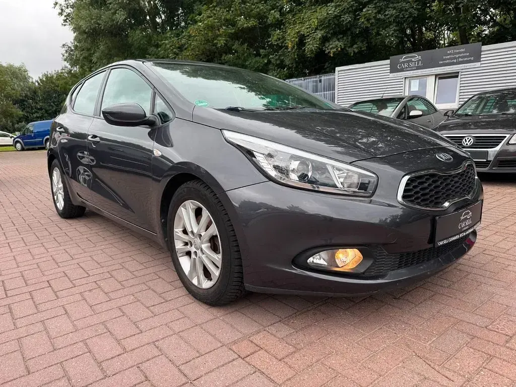 Gebraucht Kia Ceed Edition 7 99 PS (72 kW) 2012 Grau Kleinwagen