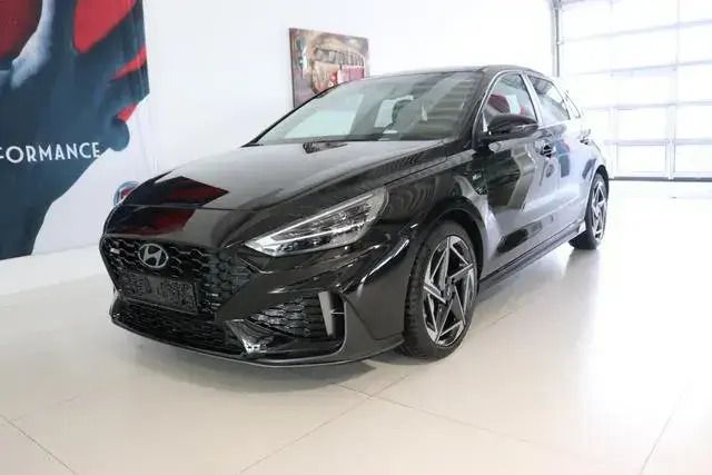 Abyss black pearl Neu 2024 Hyundai i30 N Line Limousine | 28.280 € (Fairer Preis) - Bild 1/4
