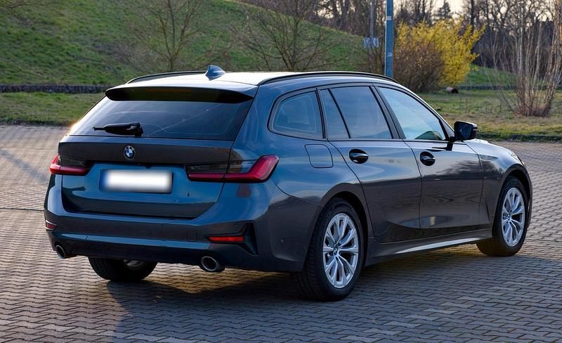 Gebraucht BMW 320e 190 PS (139 kW) 2020 Grau Kombi