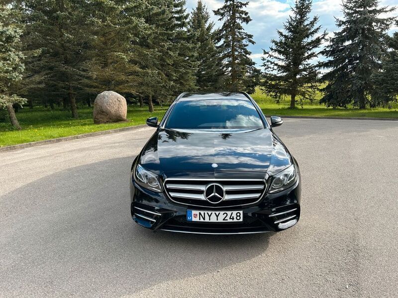 Schwarz Gebraucht 2016 Mercedes E220 AMG line Limousine | 19.550 € (Guter Preis) - Bild 1/4