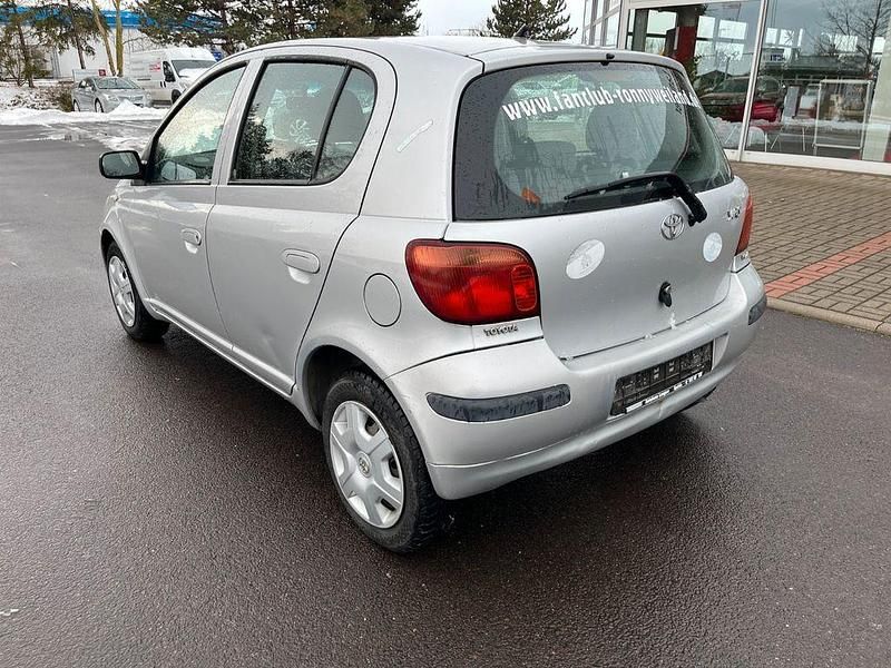Gebraucht Toyota Yaris Sol 65 PS (47 kW) 2004 Silber Limousine