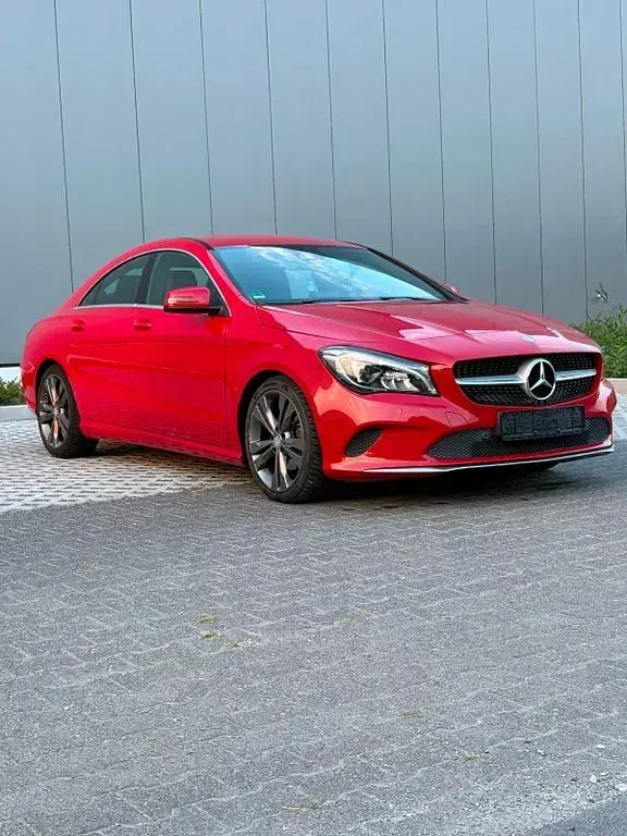 Gebraucht Mercedes CLA180 Urban 122 PS (89 kW) 2017 Rot Coupé