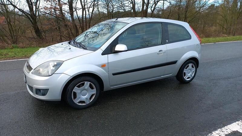 Silber Gebraucht 2005 Ford Fiesta Ghia Kleinwagen | 1.500 € (Guter Preis) - Bild 1/4