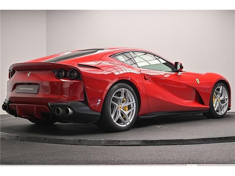 Gebraucht Ferrari 812 800 PS (588 kW) 2018 Rot Coupé
