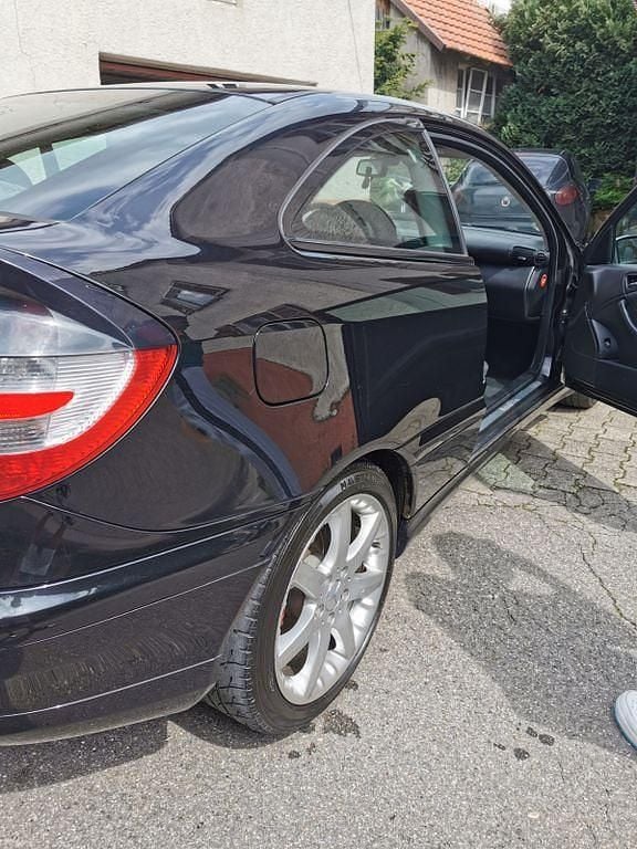 Gebraucht Mercedes C180 143 PS (105 kW) 2004 Schwarz Coupé