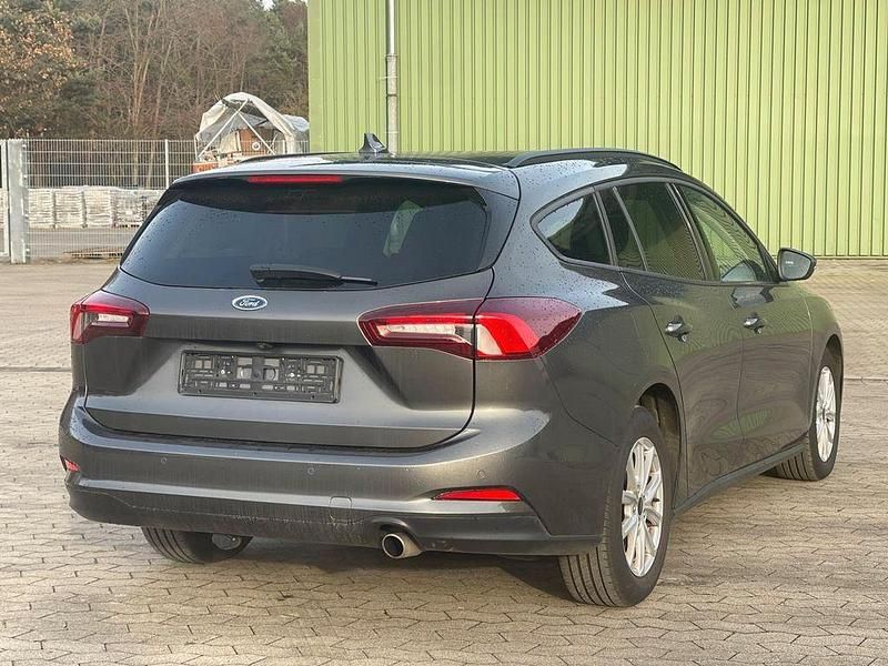 Gebraucht Ford Focus 120 PS (88 kW) 2022 Grau Limousine