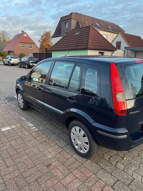 Blau Gebraucht 2005 Ford Fusion Limousine | 2.000 € (Etwas zu teuer) - Bild 1/4