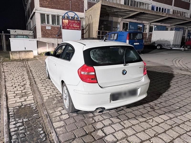 Gebraucht BMW 118 143 PS (105 kW) 2009 Weiß Kleinwagen