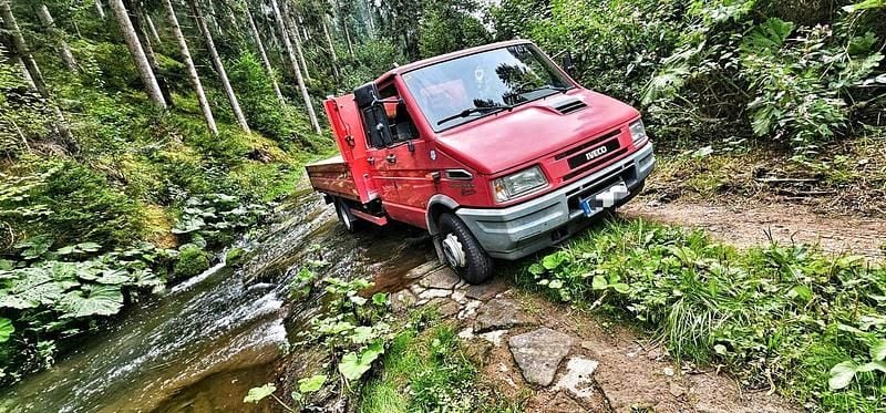Second-hand Iveco Daily 122 CP (89 kW) 1997 Roșu