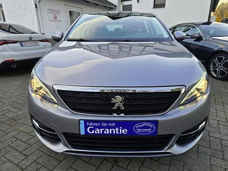 Grau Gebraucht 2020 Peugeot 308 Limousine | 8.300 € (Guter Preis) - Bild 1/4