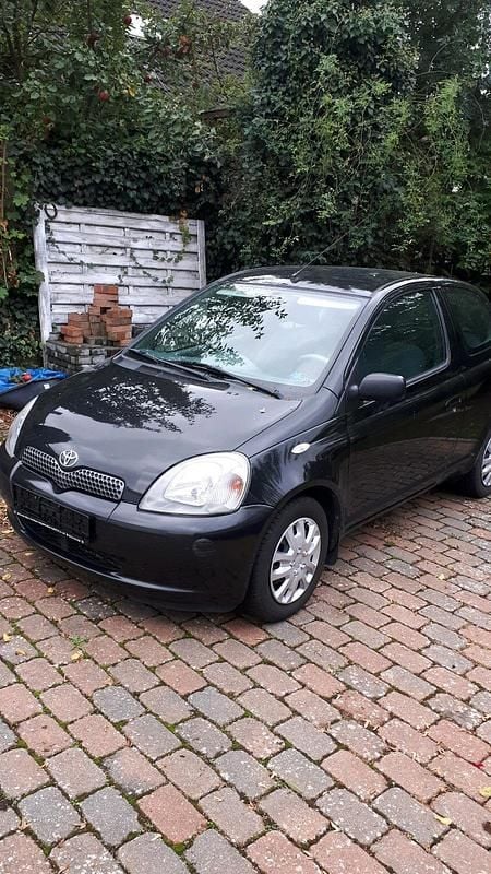 Schwarz Gebraucht 2002 Toyota Yaris Kleinwagen | 2.000 € (Fairer Preis) - Bild 1/4