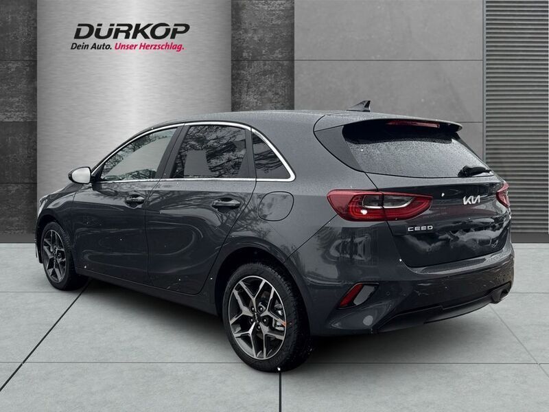 Neu Kia Ceed Style 140 PS (102 kW) 2025 (1k) black pearl m Kleinwagen