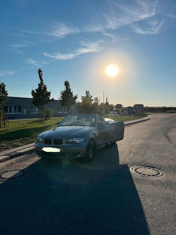 Silber Gebraucht 2009 BMW 118 Cabriolet Cabrio | 9.900 € (Teuer) - Bild 1/4