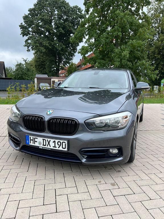 Grau Gebraucht 2015 BMW 120 Sport Line Kleinwagen | 10.780 € (Etwas zu teuer) - Bild 1/4