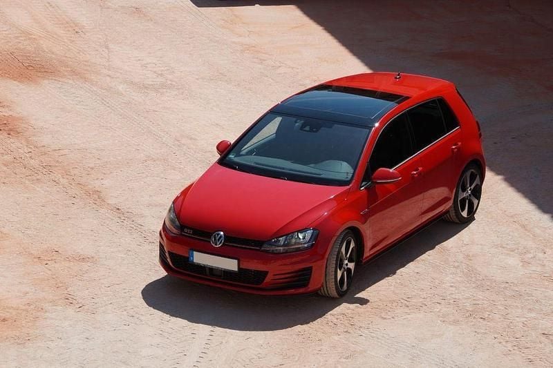 Rot Gebraucht 2014 VW Golf VII GTI Limousine | 16.700 € (Fairer Preis) - Bild 1/4