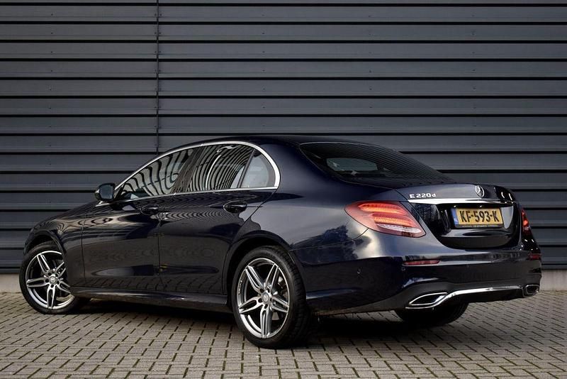 Gebraucht Mercedes E220 AMG line 194 PS (142 kW) 2016 Blau Limousine